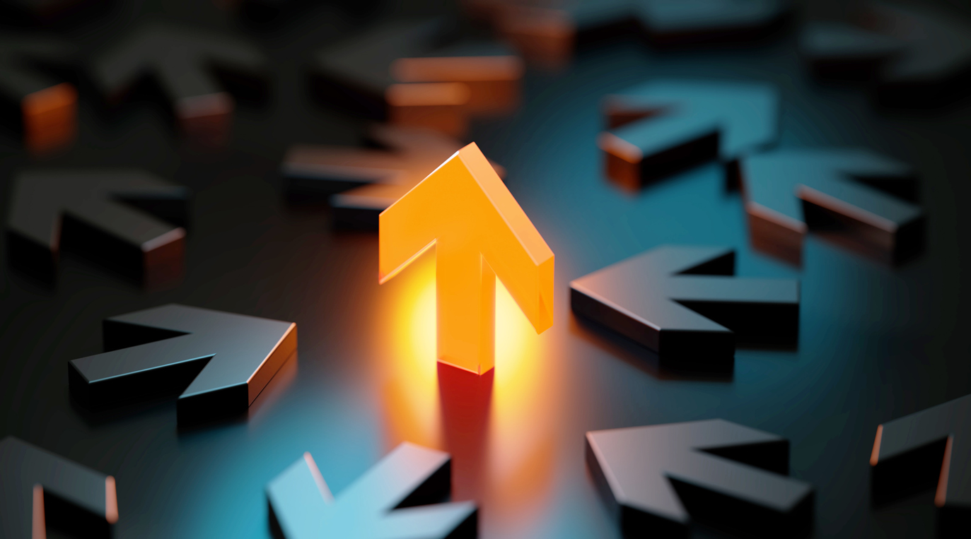 Stock Market And Finance Concept – Yellow Up Arrow Symbol Glowing Amid Black Arrow Symbols On Black Background Spend Matters: Cómo las compras sostenibles pueden mejorar el ROI