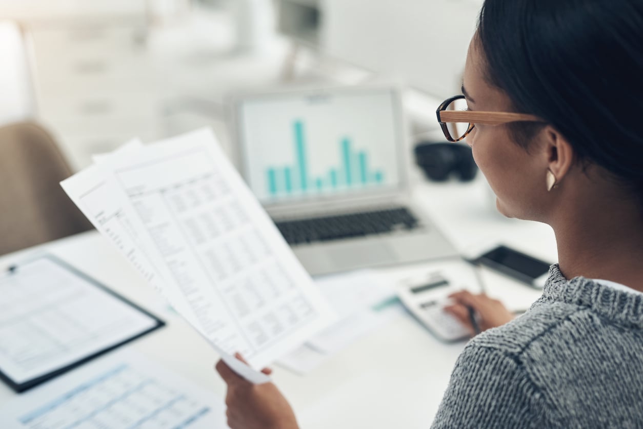 Billtrust_Woman-Reviewing-Invoices Drive AP Automation Through PEPPOL Invoicing